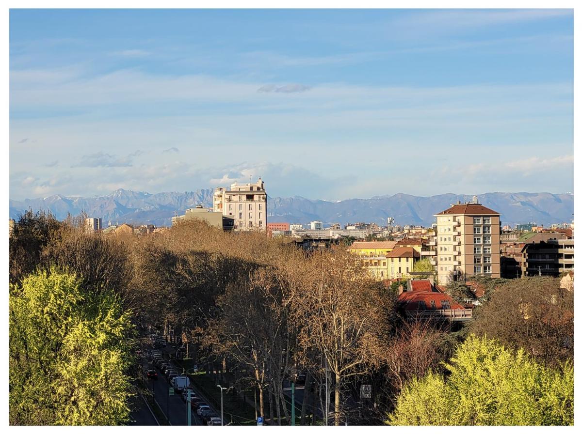 "La Milanese" Modern Apartment, 100 Meters From Metro Isola Exterior photo