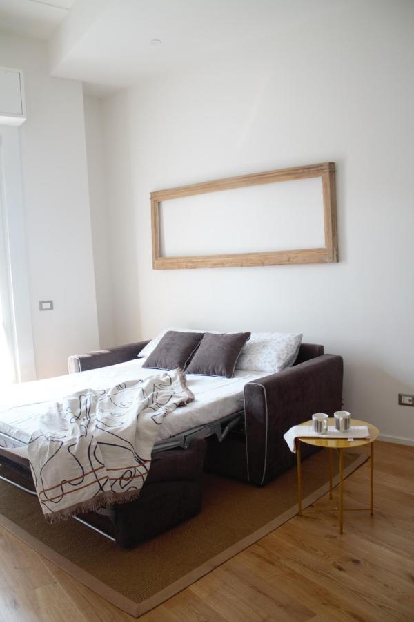 "La Milanese" Modern Apartment, 100 Meters From Metro Isola Exterior photo