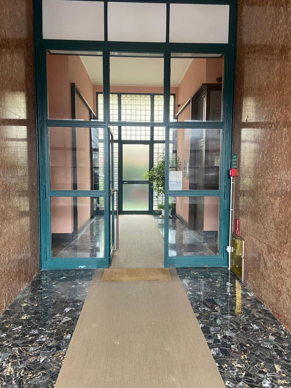 "La Milanese" Modern Apartment, 100 Meters From Metro Isola Exterior photo